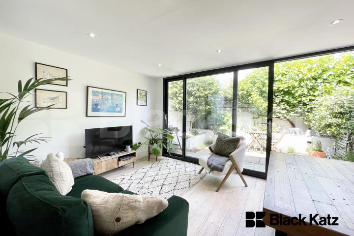 Beautiful garden flat marrying period charm with contemporary living Gowrie Road , Clapham Junction 